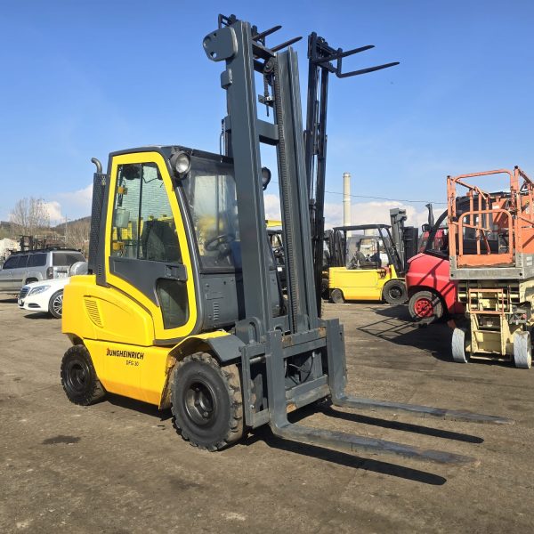 Stivuitor diesel Jungheinrich DFG 30 BS – 3 tone, duplex, translație, cabină, ridicare 4.5 m
