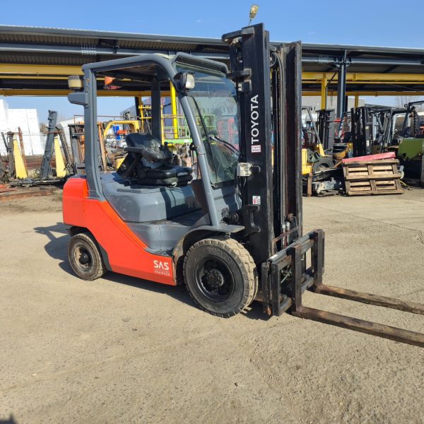 Stivuitor diesel Toyota 2.5 tone, duplex, cântar, an 2013